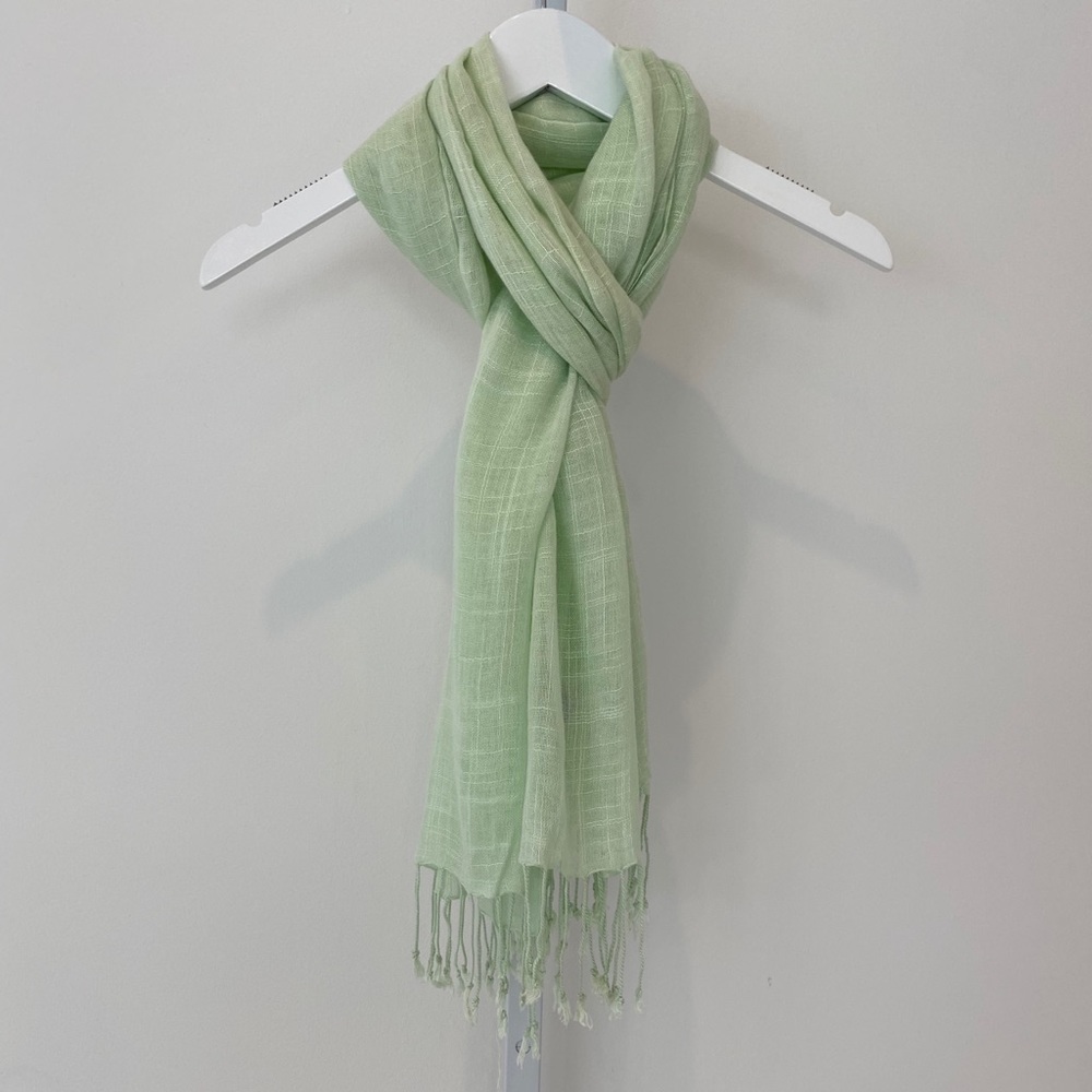 BINDYA SEAFOAM GREEN VISCOSE SCARF NWOTS!